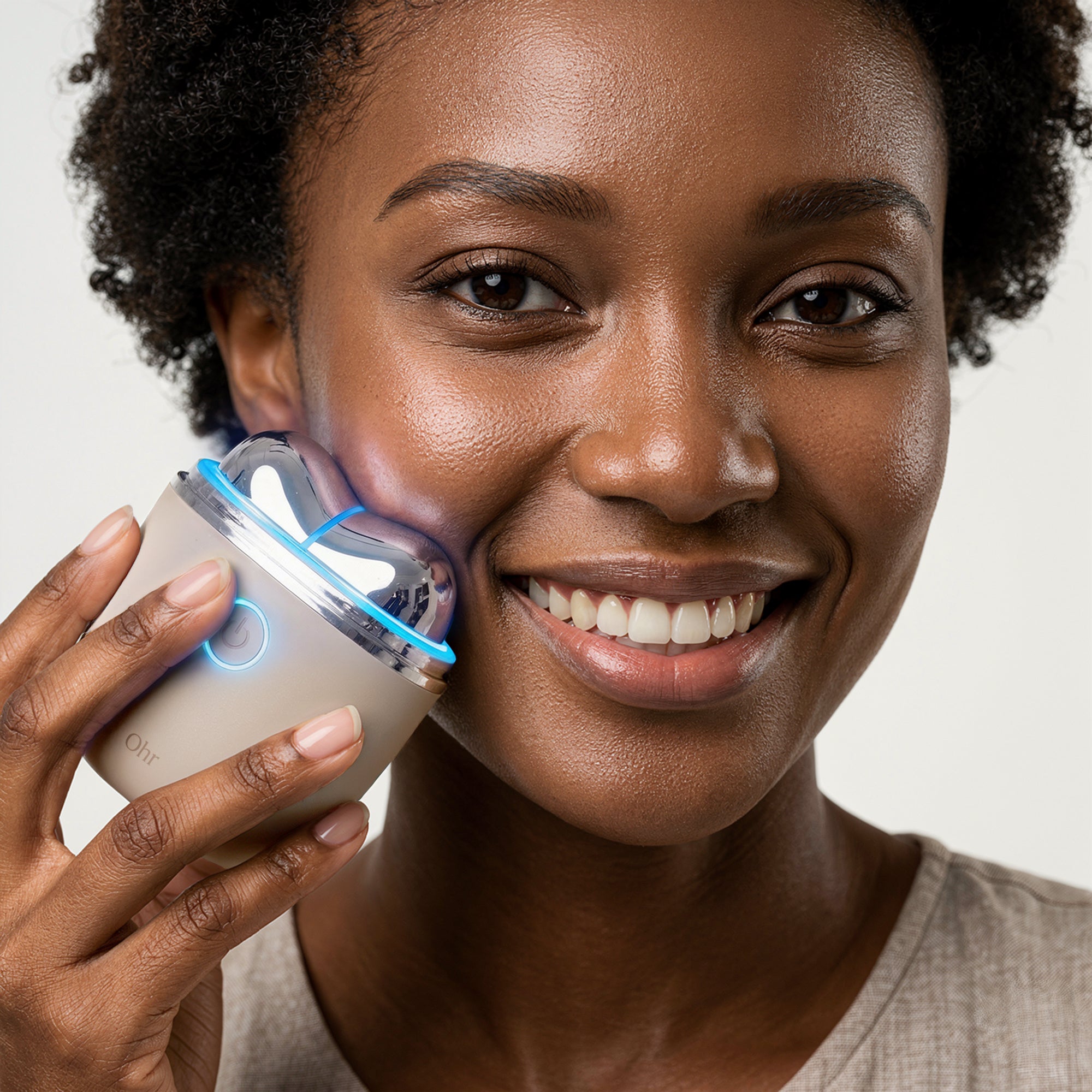 05_Ohr_GlowSculpt_FacialUse_PDPGallery.jpg