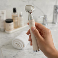 08_Ohr_SkinBooster_HandHolding-Lifestyle_PDPGallery.jpg